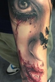 小臂逼真的一个女孩肖像纹身图案