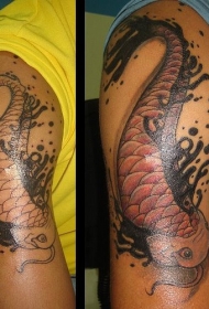 彩色鲶鱼和泼墨手臂纹身图案