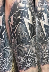 手臂华丽的卡通雷电雨和字母纹身图案