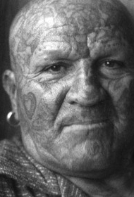 脸部疯狂的黑色图腾纹身图案