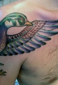 肩部new school彩色鸭子纹身图案