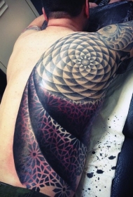 背部天然外观的彩色装饰花卉纹身图案