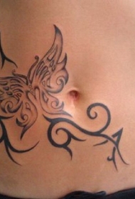 腹部简约蝴蝶藤蔓图腾纹身图案