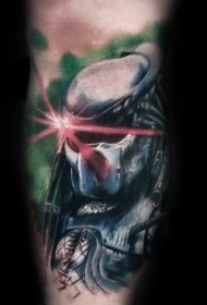 腿部新风格的彩色头盔捕食者纹身