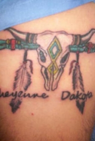 手臂印第安羽毛鹿头骨臂环纹身图案