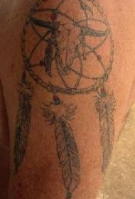 捕梦网与公牛骷髅纹身图案