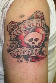 肩部彩色心形与骷髅纹身图案
