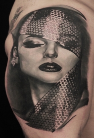大臂现实主义风格的彩色诱人女人脸纹身图案