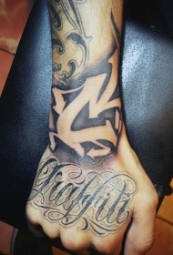 手背黑色花体个性英文字母纹身图案