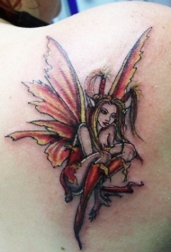 肩部多彩的精灵纹身图案