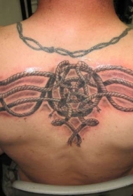 背部凯尔特结绳纹身图案