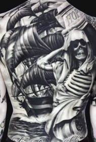 背部惊人的大规模船舶和骷髅骨架纹身图案