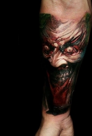 小臂彩色恐怖风格恶魔纹身图案
