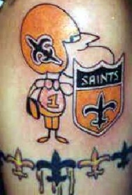 肩部彩色圣徒队标志纹身图案