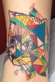 鲜艳的几何猫彩绘纹身图案