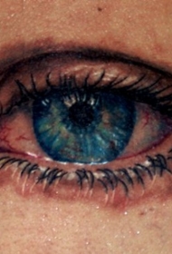 令人惊叹的逼真彩色悲伤的眼睛纹身图案
