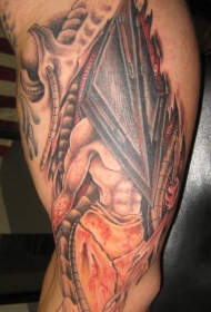 大臂漫画风格血腥的战斗纹身图案