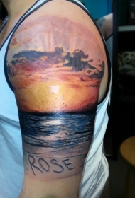 手臂浪漫的彩色海洋日落风景纹身图案