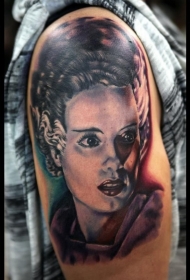 肩部逼真的彩色老式妇女肖像纹身图片