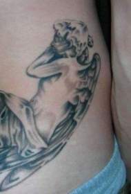 侧肋沉睡的天使纹身图案