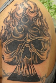 燃烧着火焰的骷髅黑桃A纹身图案