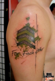 肩部彩色新的学校风格军事徽章纹身