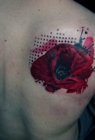 后肩上红色逼真的小花朵纹身图片
