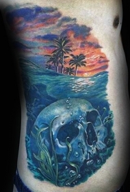 逼真的彩色的海洋水下骷髅纹身图案