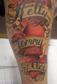手臂彩色爱心与英文纹身图片