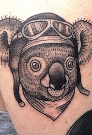 手臂滑稽的黑色飞行员熊纹身图案