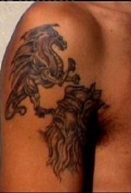 肩部龙和武士头像纹身图案