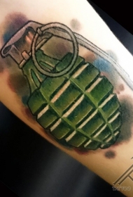手臂卡通风格的漂亮彩色手榴弹纹身图案