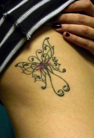 侧肋简约的蝴蝶线条纹身图案