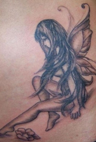可爱的精灵在水边纹身图案