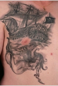 胸部黑灰海盗船和美人鱼纹身