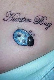 蓝色瓢虫与英文字母纹身图案