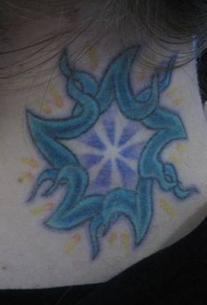 女性脖子彩色植物八角花纹身图片