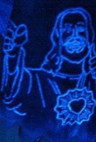 手背荧光耶稣纹身图案