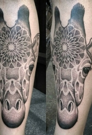 小腿点刺风格黑色观赏花卉和长颈鹿纹身图案