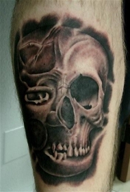 壮观的黑灰半人半恶魔骷髅纹身图案