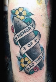 腿部彩色复古滑板纹身图片