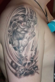 肩部黑灰战士头骨粉碎锤纹身图案