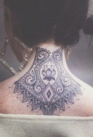 颈部神秘的蓝色梵花纹身图案