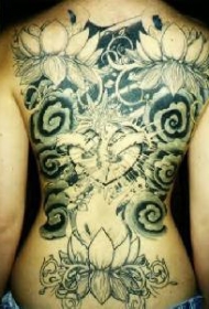 满背令人印象深刻的黑色莲花纹身图案