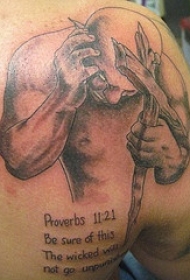 带有木制十字架的恶魔纹身图案