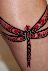图腾色彩的蜻蜓纹身图案