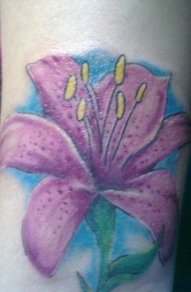 手腕紫色百合花纹身图案