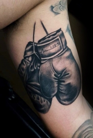 手臂现实主义风格的彩色纪念拳击手纹身