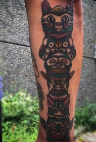 手臂彩色部落雕像纹身图案