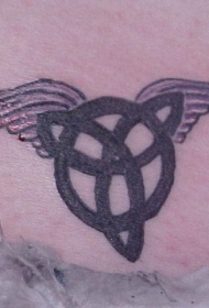 凯尔特结与翅膀纹身图案